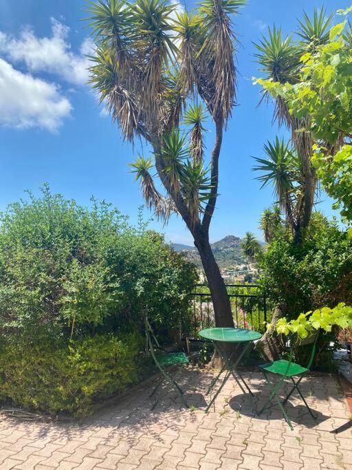 Avec Vue Sur Chateau Et Piscine Privee Hyeres