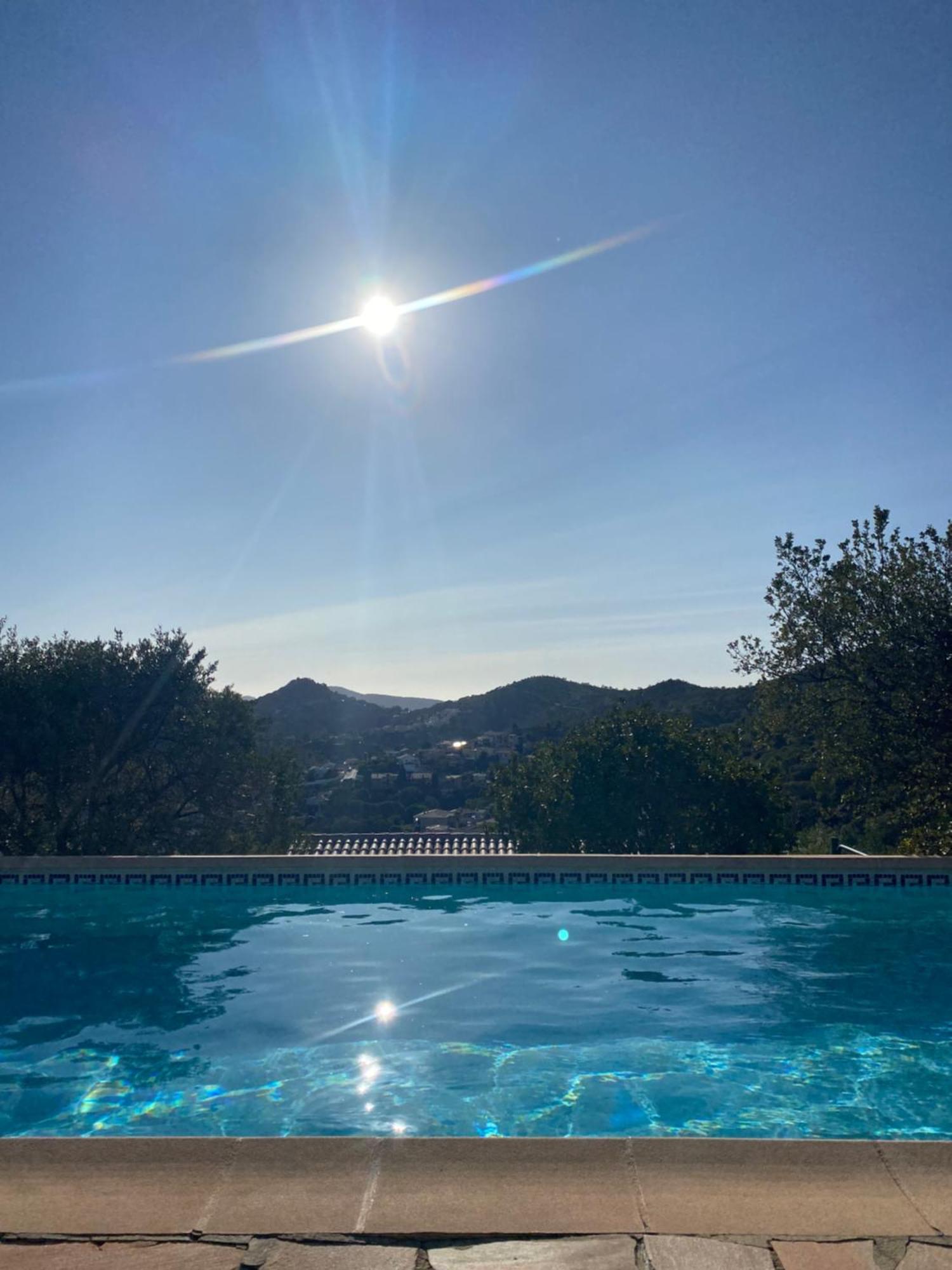 Avec Vue Sur Chateau Et Piscine Privee *