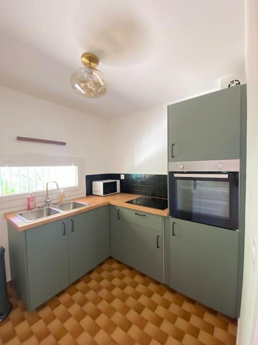 Apartment Avec Vue Sur Chateau Et Piscine Privee Hyères